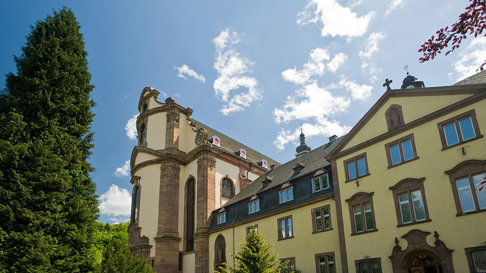Im Exerzitienhaus der Abtei können Gäste übernachten.
