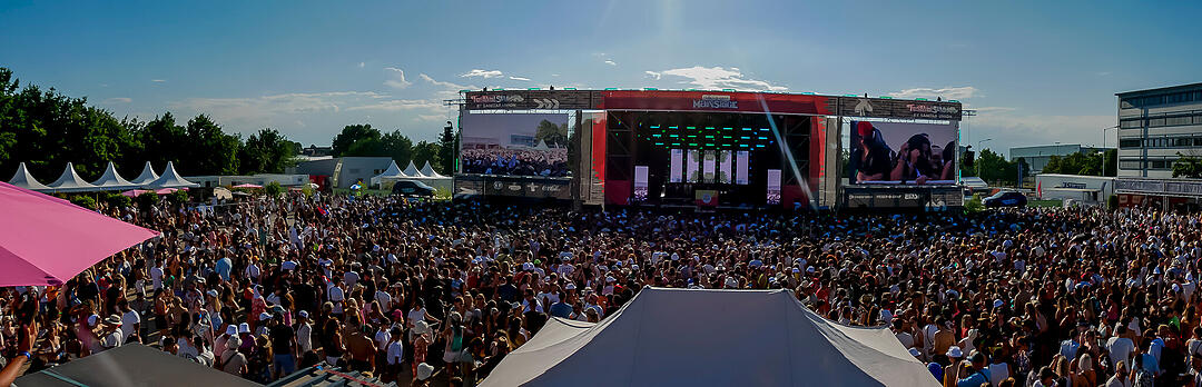 Mit internationalen und nationalen Live-Acts!