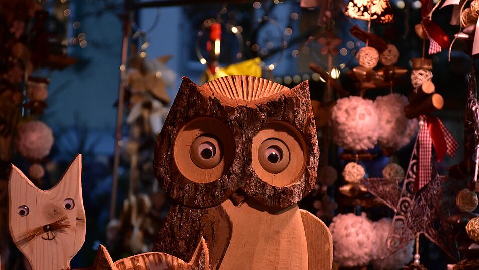Handwerkskunst findet ihr auf den Weihnachtsmärkten der Region.