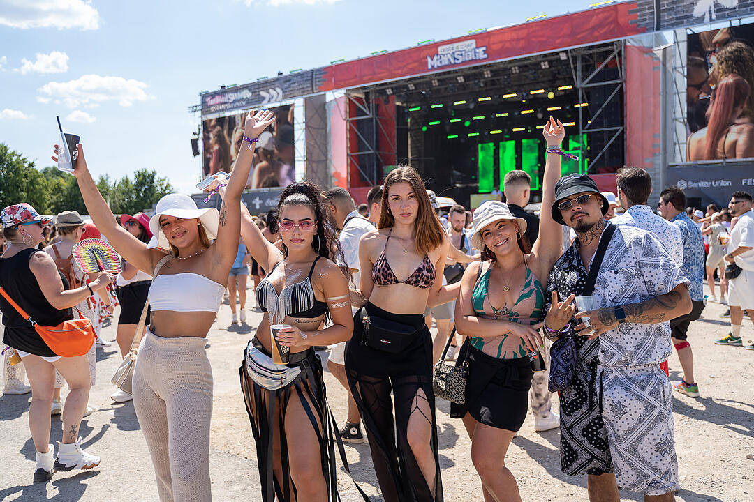 Mit vielen internationalen und nationalen Live-Acts!