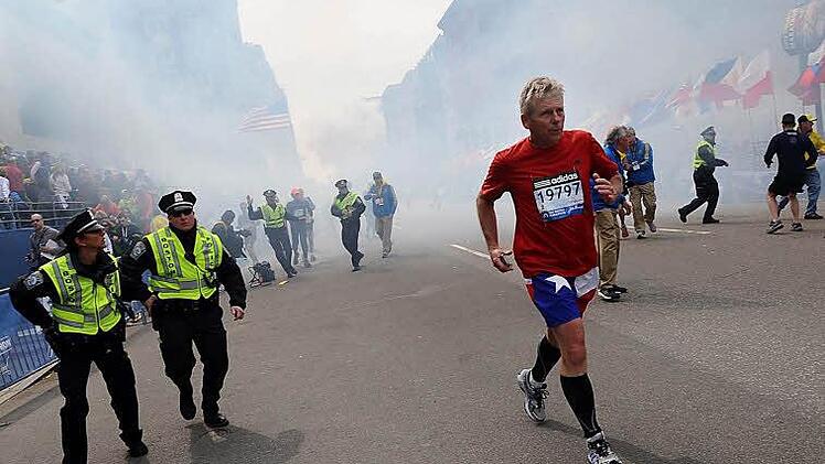 Bei einem Bombenanschlag im Zielbereich des Bostoner Stadtmarathons sind am Montagabend mindestens drei Menschen ums Leben gekommen. Foto: dpa