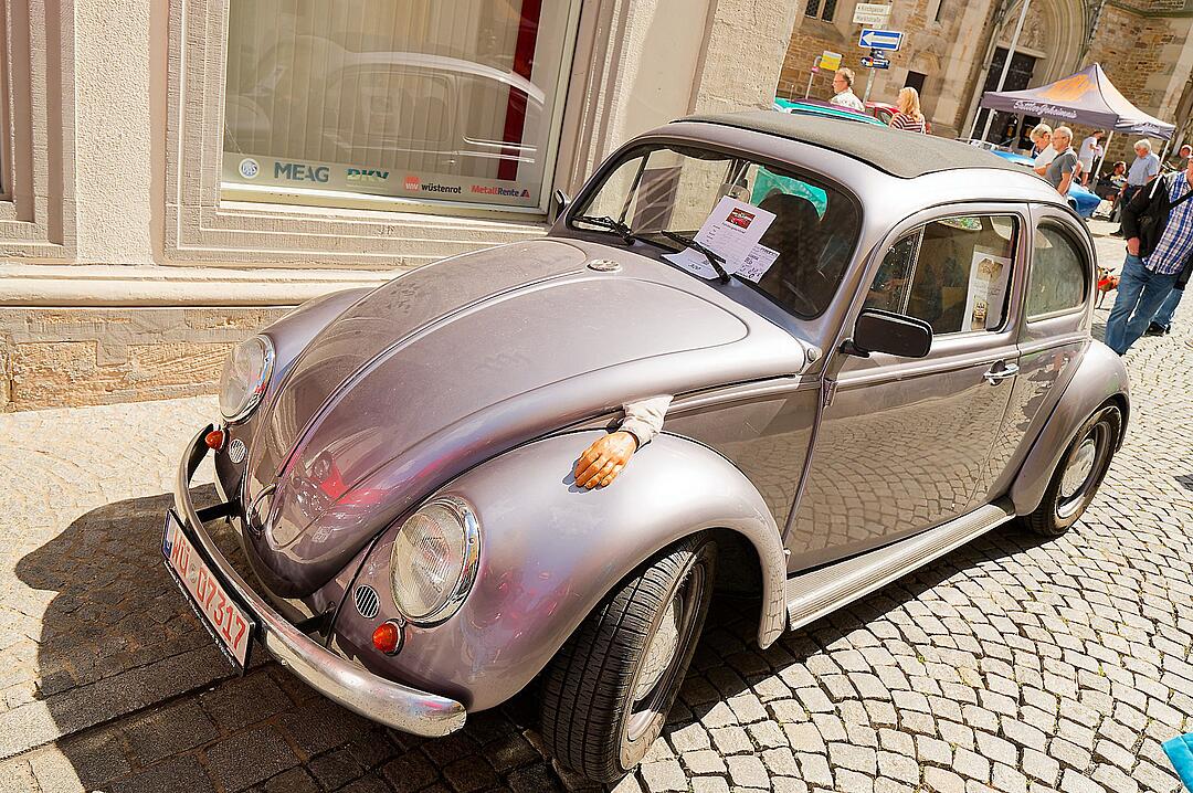 Historische Automobile und Motorräder