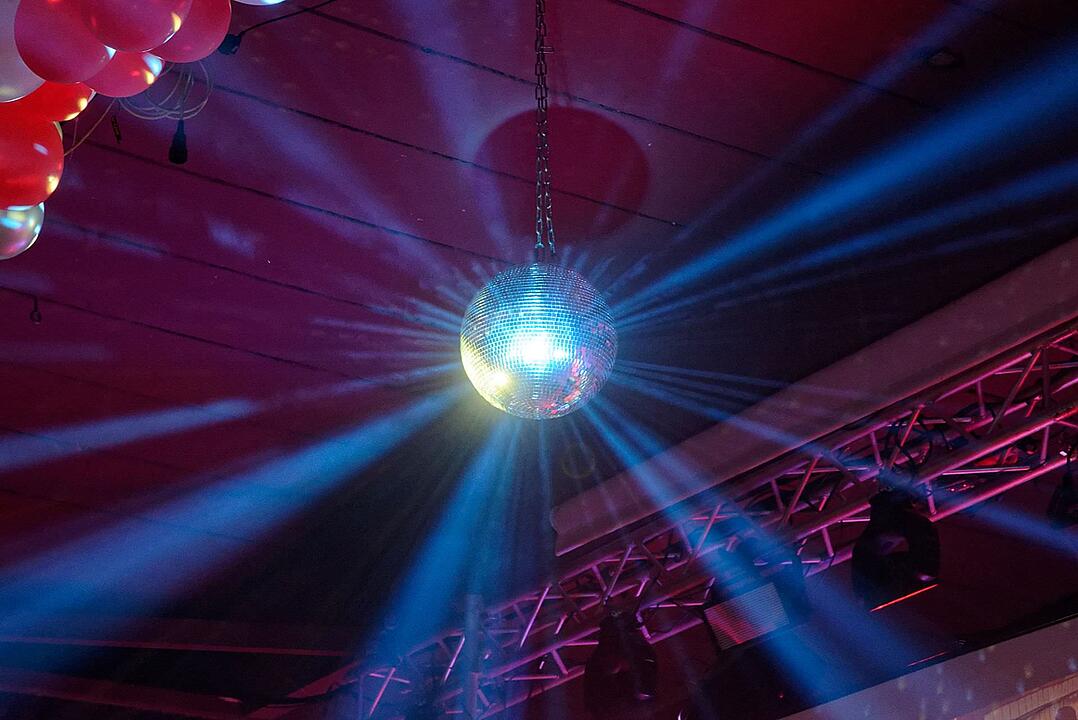 Motto: "Licht aus! Spot an! 70er Disco"