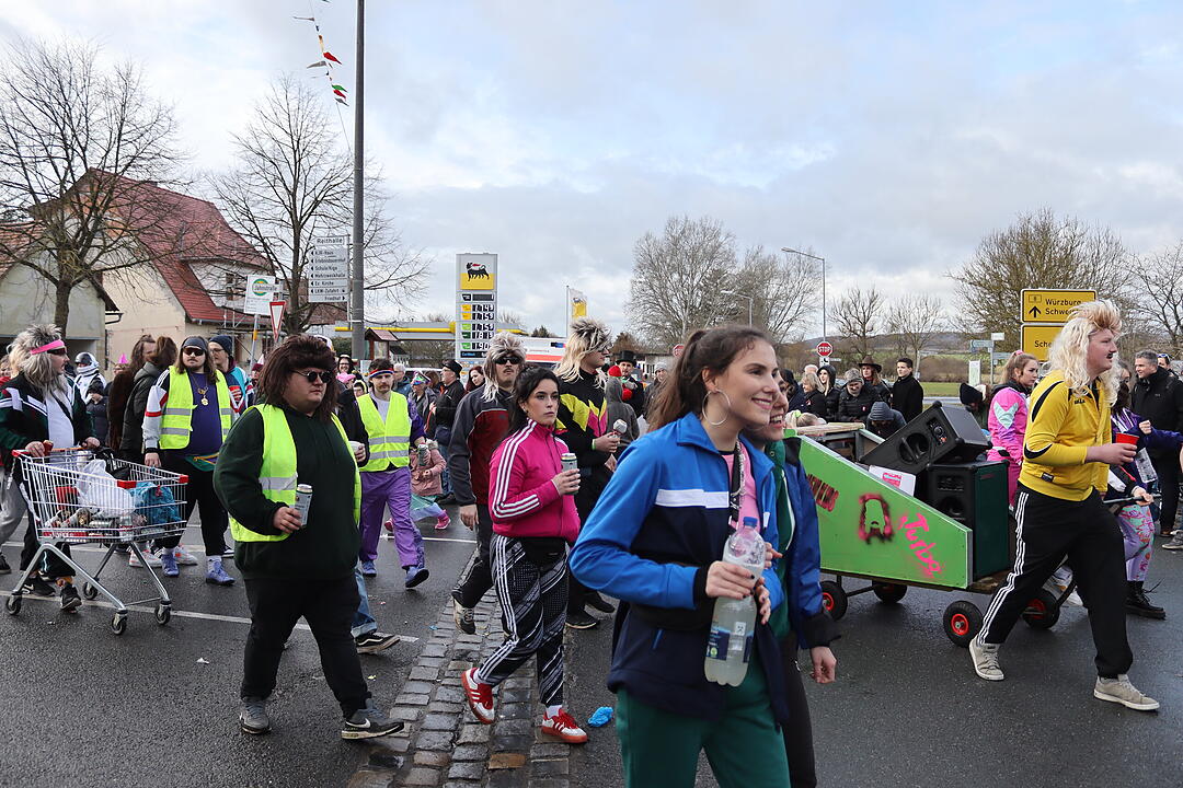 Die Hauptstrasse wurde zur Partymeile