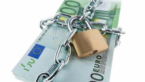 Das Geld an die Kette zu legen, mag manchem Sparer in Zeiten niedriger Zinsen als Alternative erscheinen. Dass es auch anders geht, erklärten zwei Expertinnen unseren Lesern bei einer Telefonaktion. Foto: Archiv