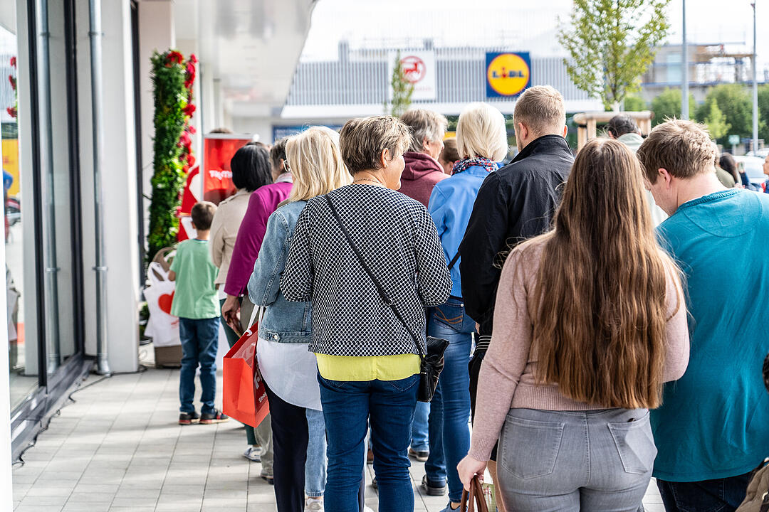 Sehr viele Schnäppchenjäger kamen zur Eröffnung.
