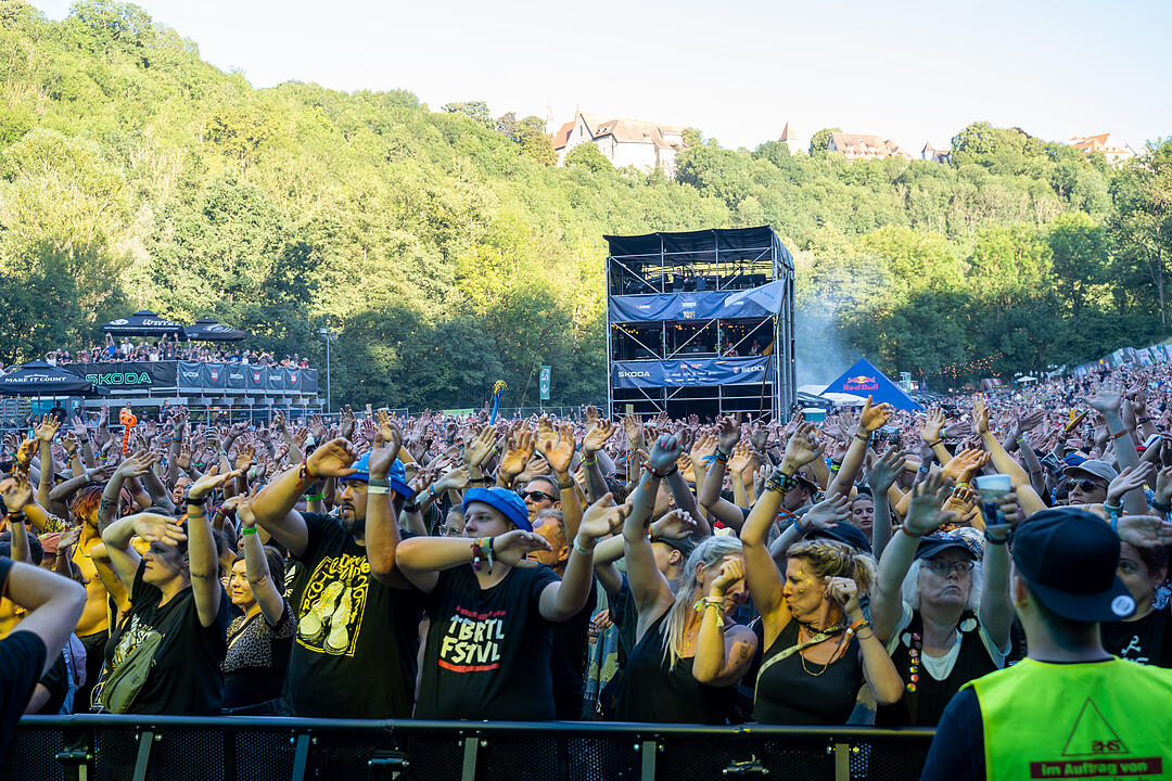 RISE AGAINST, NINA CHUBA, SONDASCHULE, BOSSE u.v.m.