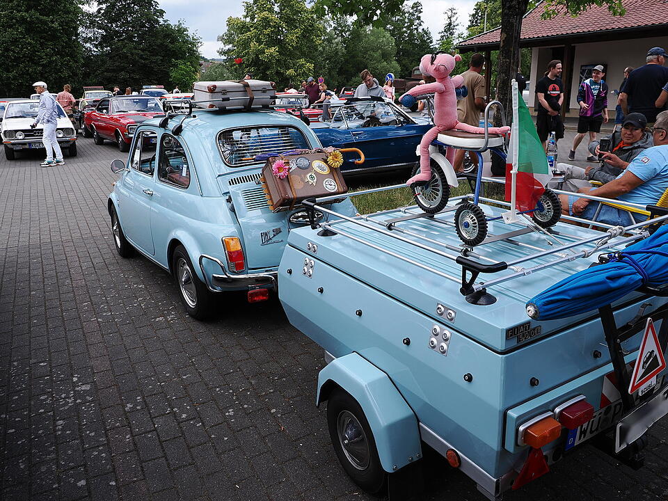 Oldtimer, US Cars, Traktoren und Motorräder.
