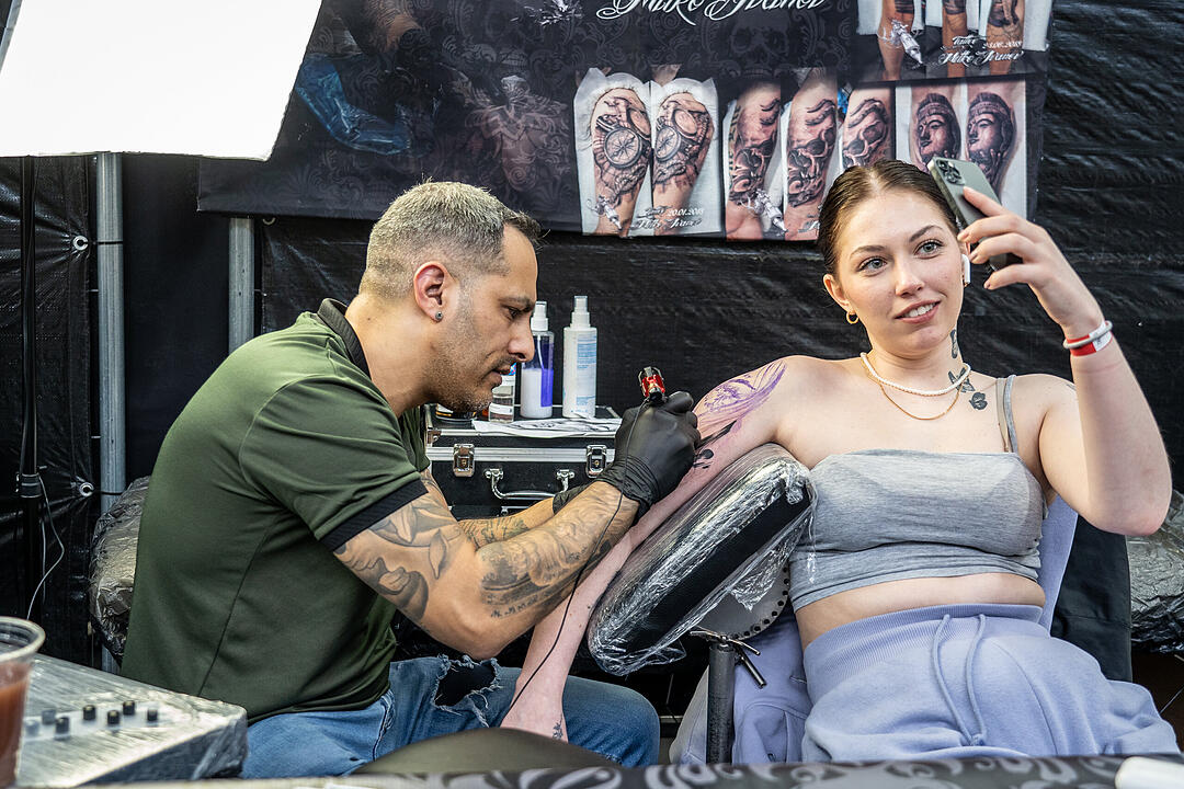 Mit vielen Top Tattookünstlern und Händlern.