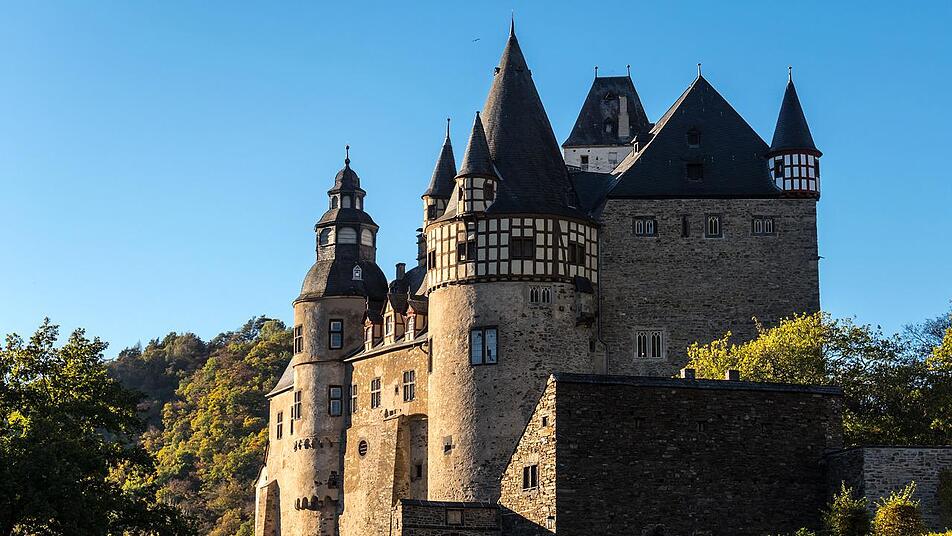Schloss Bürresheim: Ausflugstipp Märchenschloss - Öffnungszeiten, Preise, Anfahrt