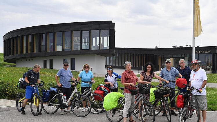 Die Pullacher haben eine Gruppe zur Freizeitgestaltung mit Museumsbesuchen und Ausflügen gegründet. In Mittelfranken machten sie eine Tour zu Freilichttheatern. Foto: Ronald Rinklef