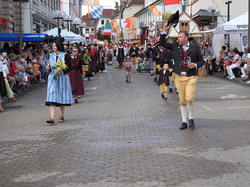 Großer historischer Festzug durch Bad Kissingen!