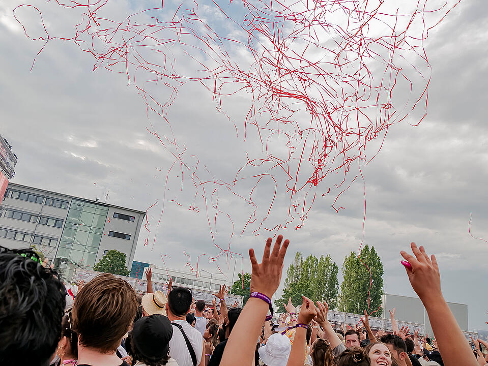 Mit internationalen und nationalen Live-Acts!