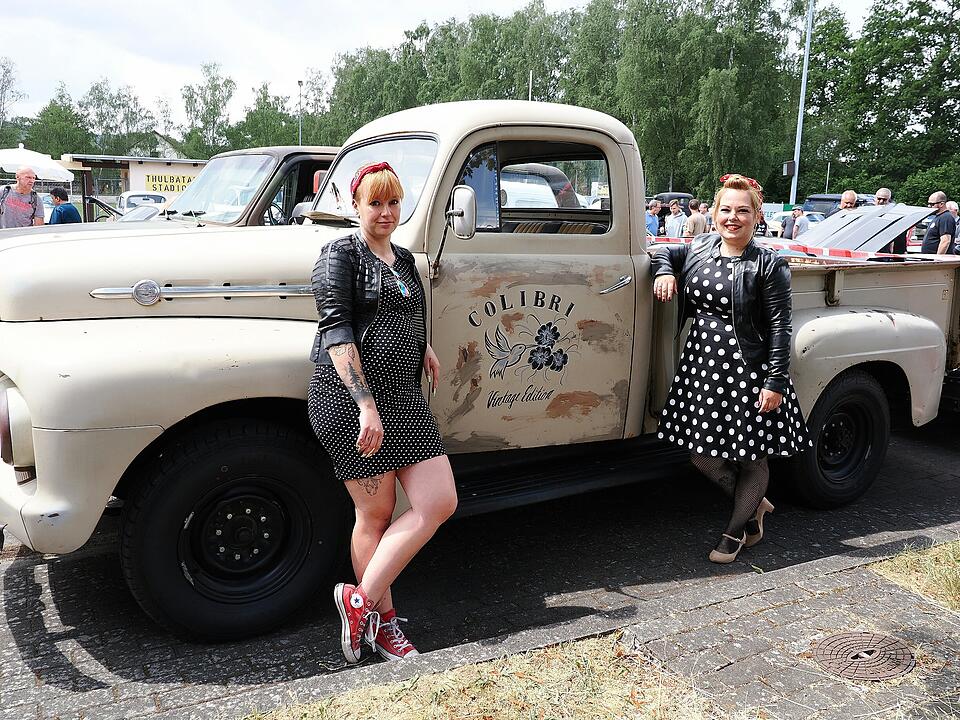 Oldtimer, US Cars, Traktoren und Motorräder.