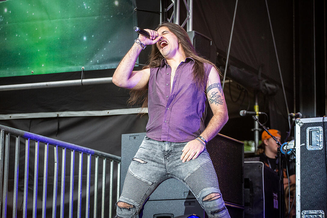 An die 2000 Besucher feierten die Rockmusik!