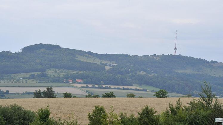 Der Hesselberg ist die höchste Erhebung in Mittelfranken und ein beliebtes Ausflugsziel.