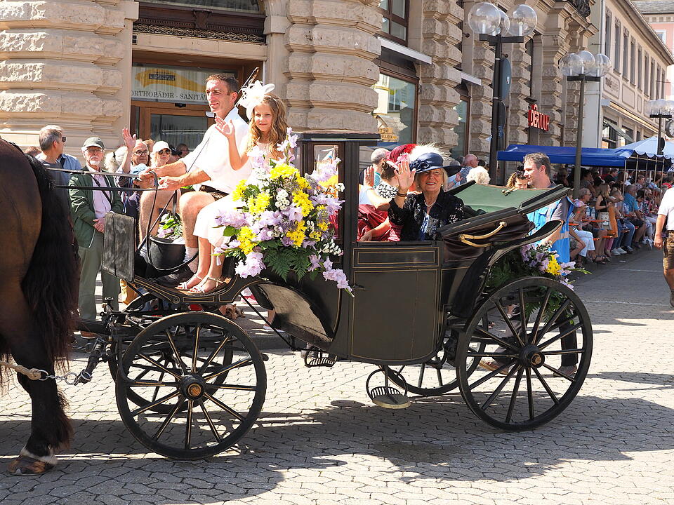 Großer historischer Festzug durch Bad Kissingen!