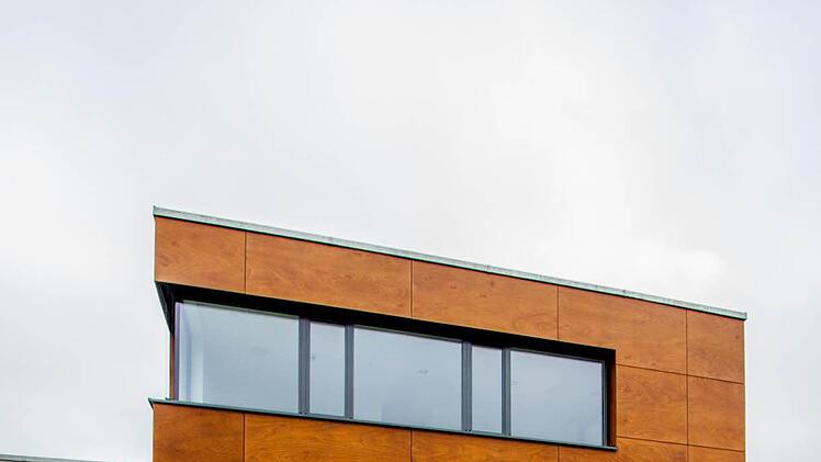 Wohnhaus "SIGI 38" in Hirschaid (Kreis Bamberg) - Kubus über der Terrasse. Architektur: Schmitt Vogels Architekten, Bamberg. Besichtigung: Samstag, 14 bis 16 Uhr, Sigismundstraße 38.  Foto: Ingo Schmitt