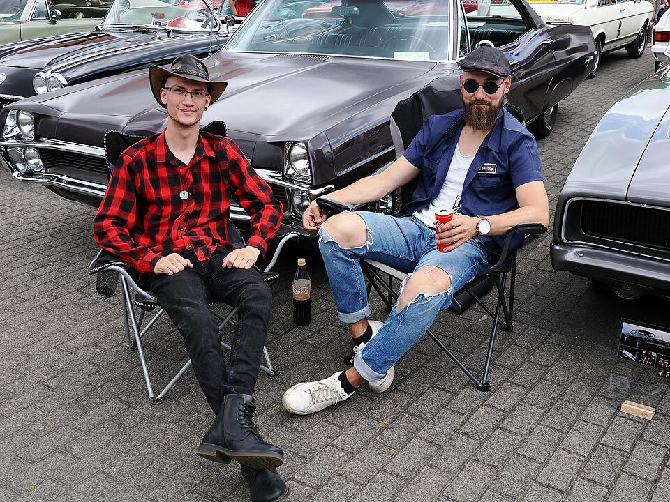 Oldtimer, US Cars, Traktoren und Motorräder.