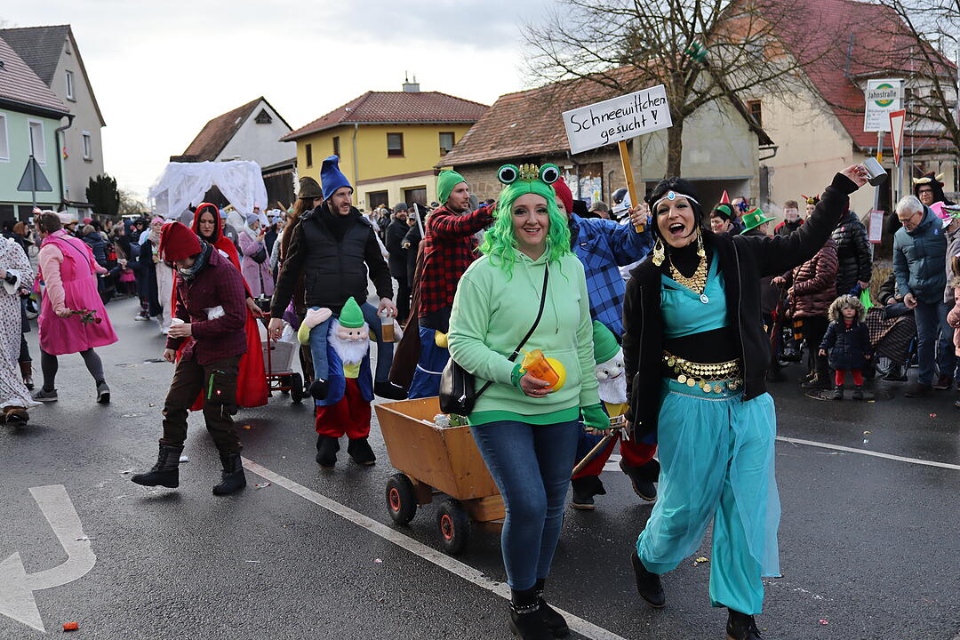 Die Hauptstrasse wurde zur Partymeile