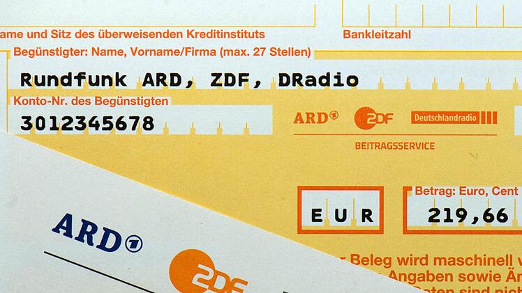 Manche Privatpersonen und auch Unternehmen haben doppelt oder zu viel Rundfunkbeitrag gezahlt. Dieses Geld können sie jetzt zurückfordern. Symbolfoto: Arno Burgi, dpa