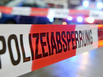 Eine 55-jährige Frau wird in Berlin bei einem mutmaßlichen "Sex-Date" zu Tode gefoltert. Die Polizei konnte die Täter kurz vor der Flucht fassen. Foto: Patrick Seeger/dpa