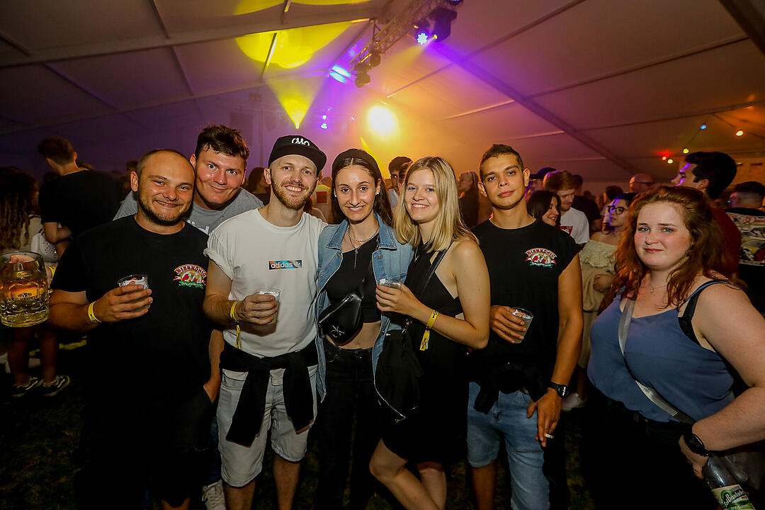 Partyzeltdorf mit 5 Areas!