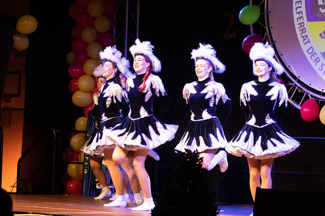 Viele Tanzgruppen, lustige Büttenreden und ein furioses Finale!