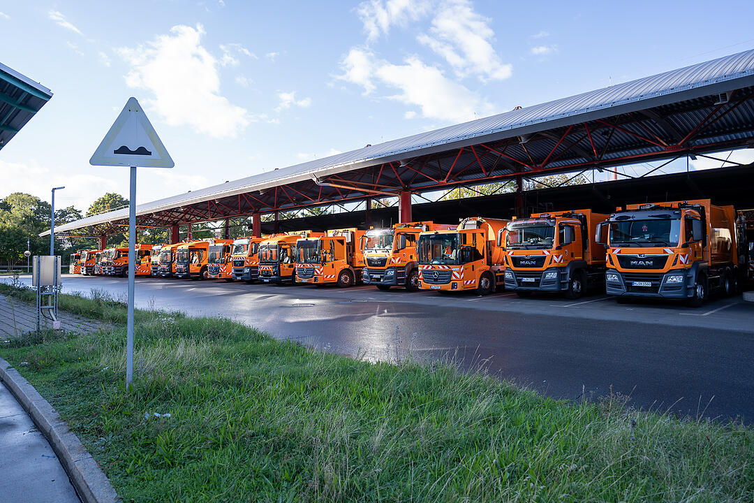 Impressionen von Müll-Verwandlungs-Anlage und Regenüberlaufbecken