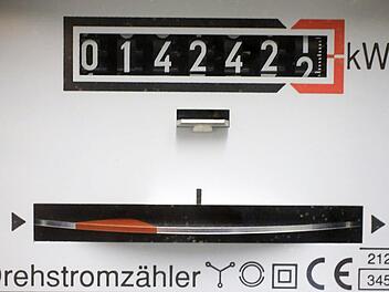 2017 war das teuerste Stromjahr aller Zeiten in Deutschland, schreibt das Verbraucherportal  "Verivox", und Wirtschaftsverbände mahnen nicht nur mit Blick auf die Regierungsbildung in Berlin  Korrekturen bei der Energiewende an. Foto: Jens Wolf/dpa