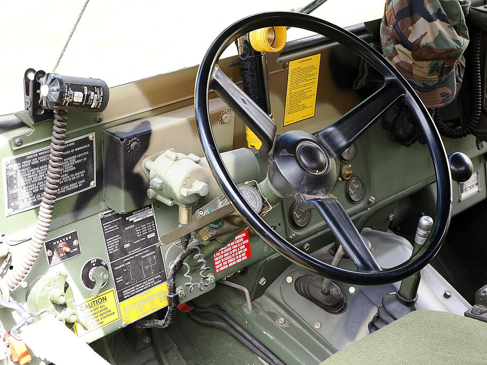 Oldtimer, US Cars, Traktoren und Motorräder.