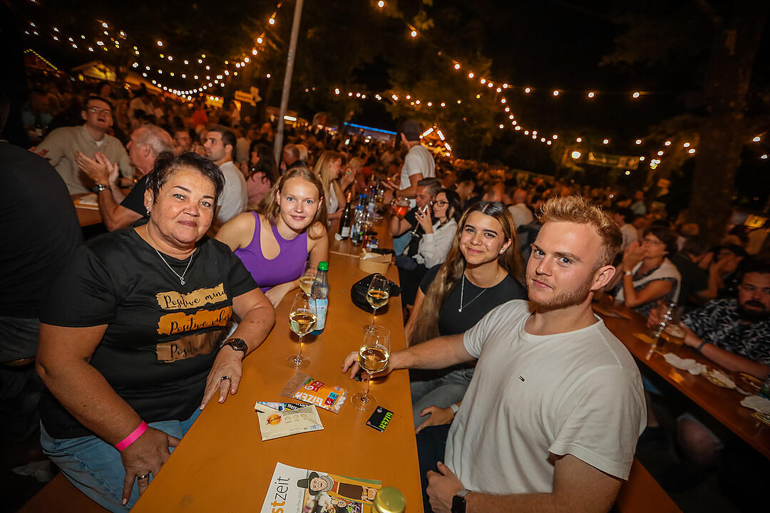 Impressionen vom größten Weinfest in Franken!