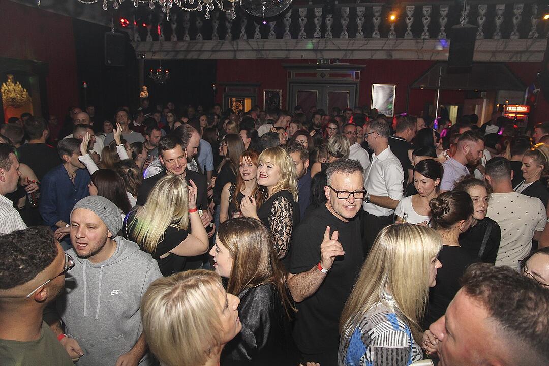 Volles Haus, erwachsene Partypeople und eine ausgelassene Feier!