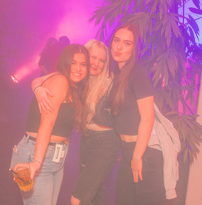 Nach dem einschlagenden Erfolg der ersten Kufa Club Night wurde ausgelassen die 2. Auflage gefeiert.