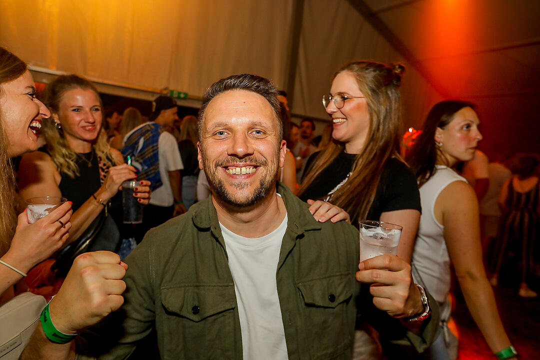 Partyzeltdorf mit 5 Areas!