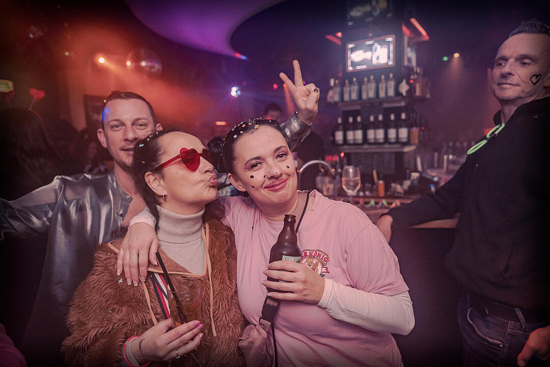 Gemeinsam Fasching feiern bis Montagmorgen!