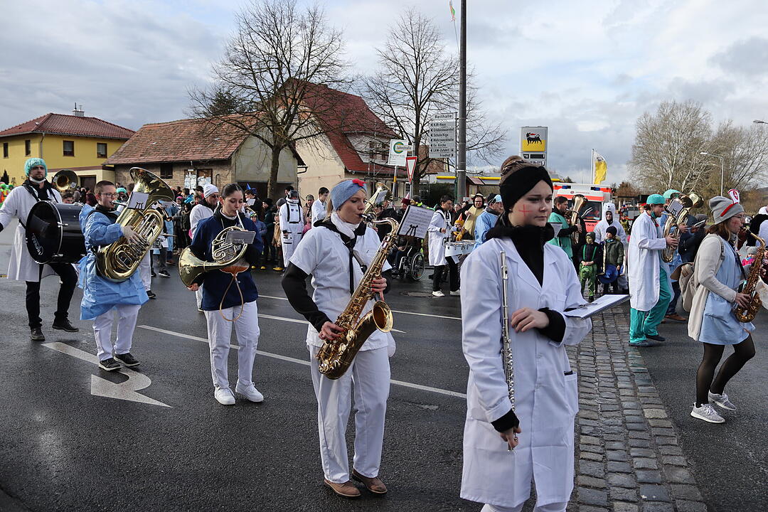 Die Hauptstrasse wurde zur Partymeile