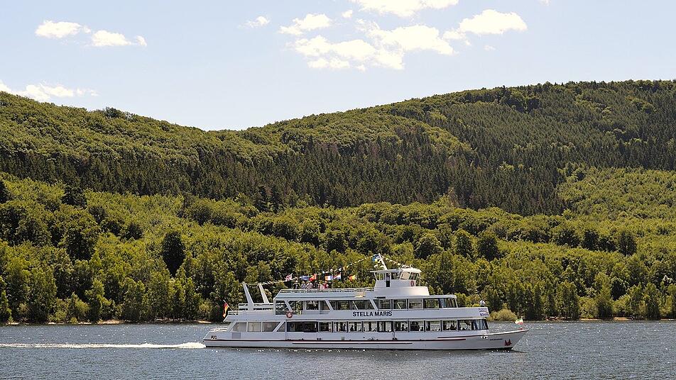 Der Rursee: ein wahres Naturjuwel für eine Fahrt mit dem Schiff.