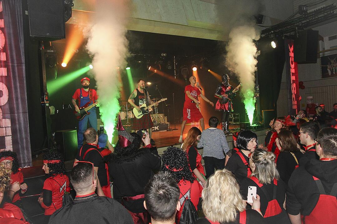 Faschingsparty vom Feinsten in der Stadthalle Stadtsteinach.