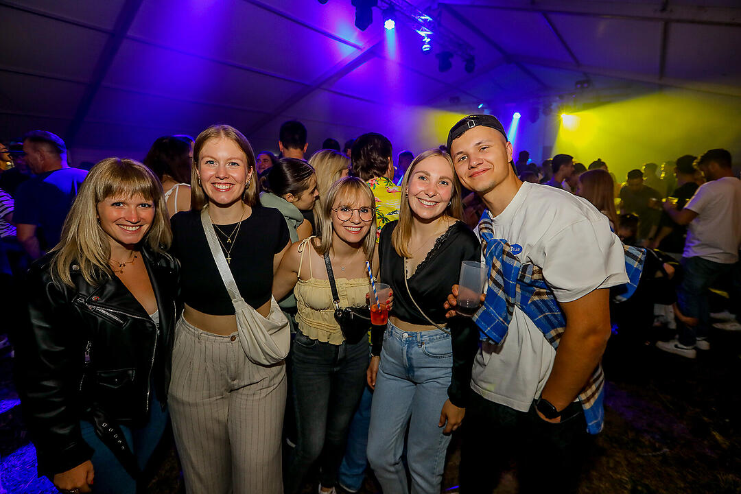 Partyzeltdorf mit 5 Areas!