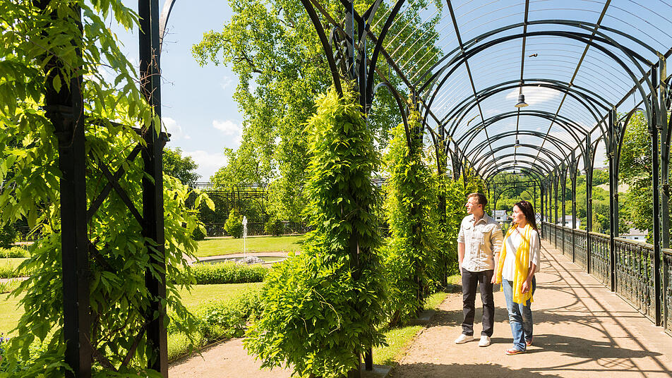 Lustwandeln im Garten des Schlosses Oranienstein ganz wie zu barocken Zeiten.