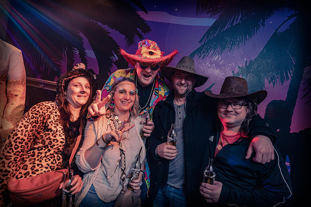 Gemeinsam Fasching feiern bis Montagmorgen!