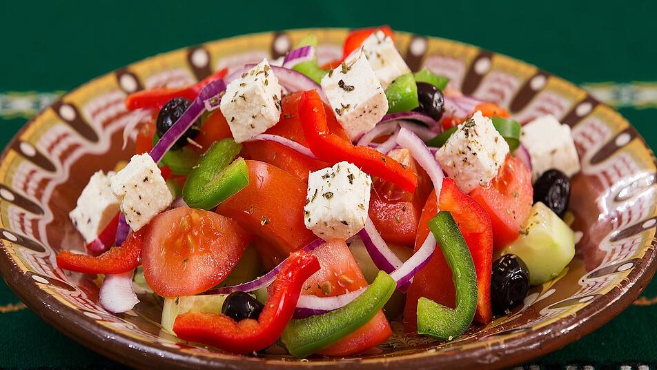 Gesund geht auch auf griechisch mit einem klassischen Hirtensalat. (Symbolbild)