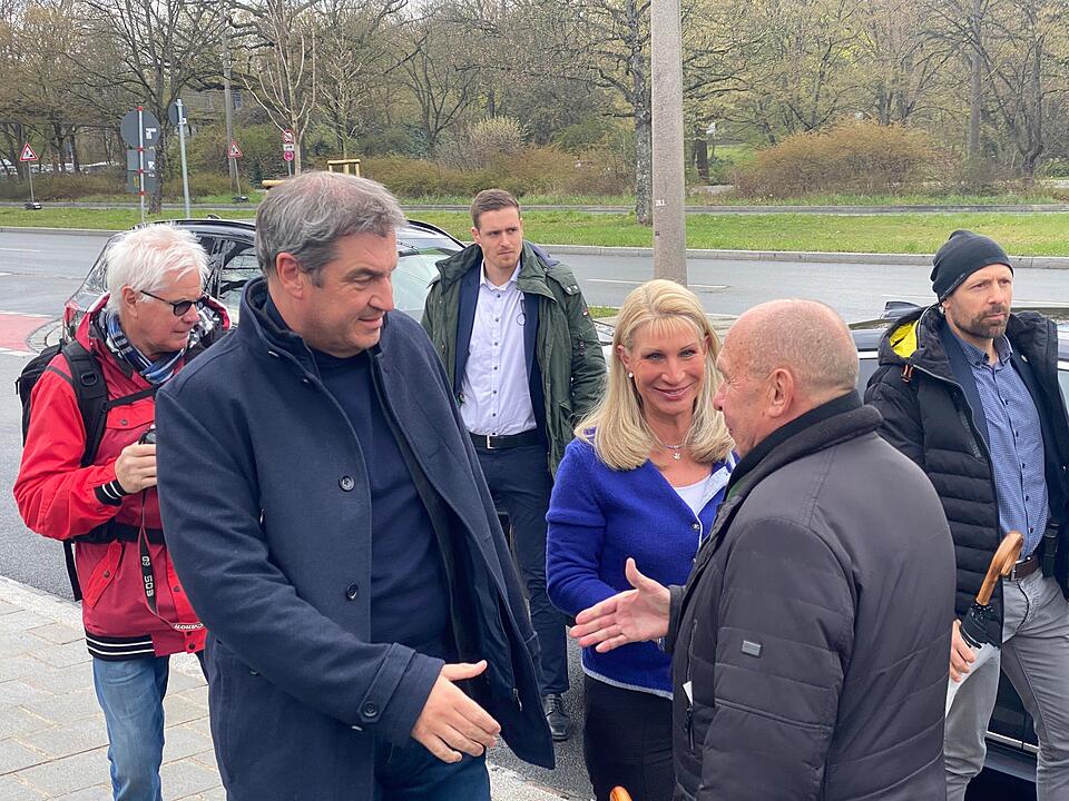 O'zapft is! Das Frühlingsfest am Dutzendteich beginnt