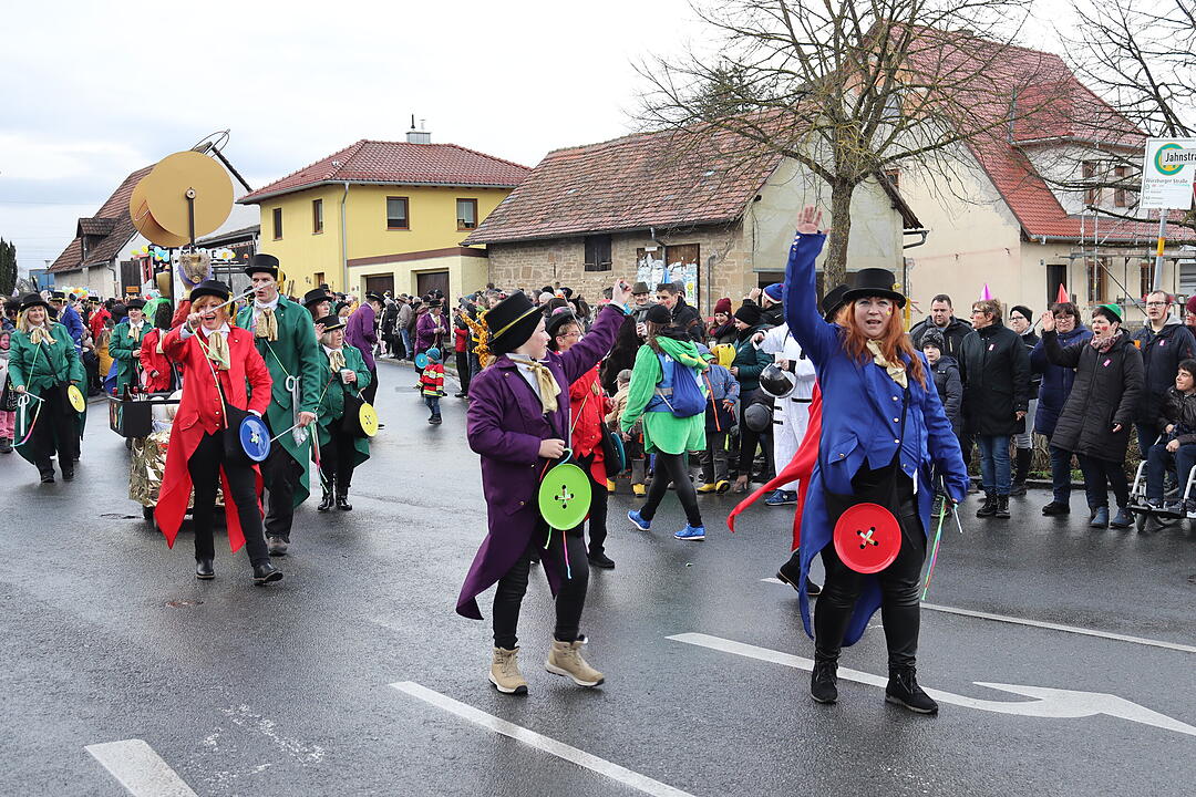 Die Hauptstrasse wurde zur Partymeile