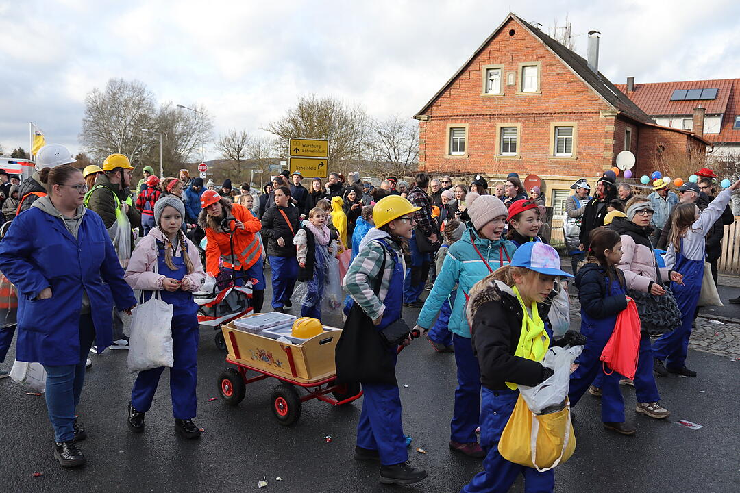 Die Hauptstrasse wurde zur Partymeile