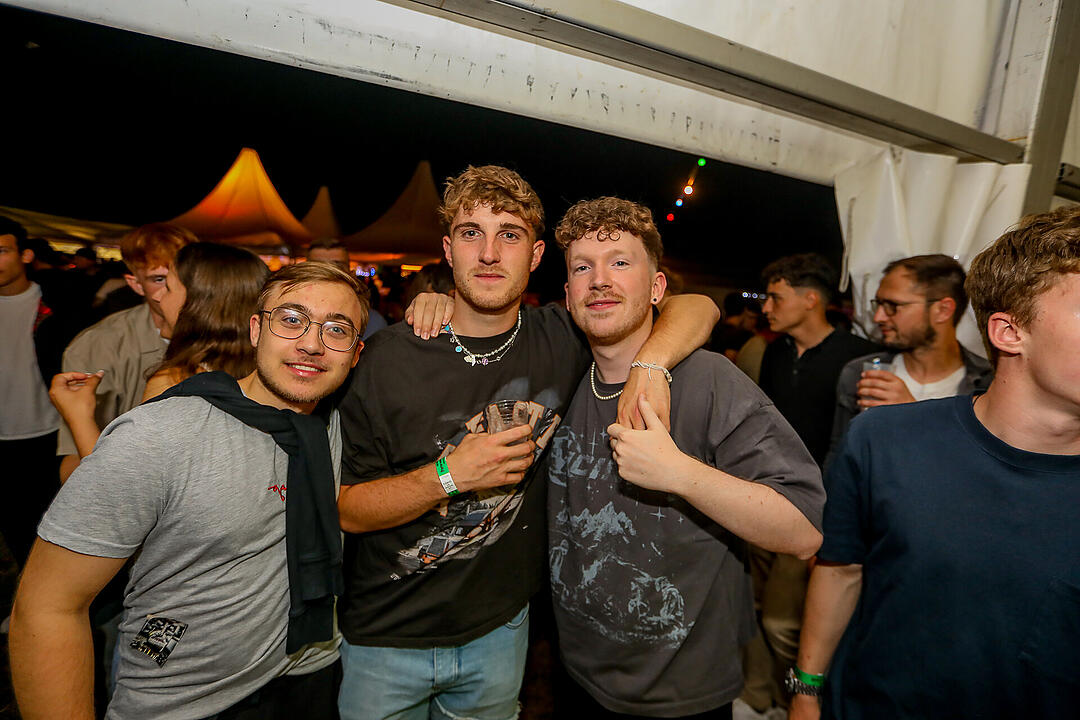 Partyzeltdorf mit 5 Areas!