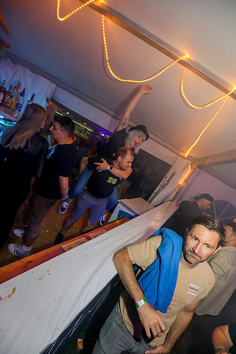 Partyzeltdorf mit 5 Areas!
