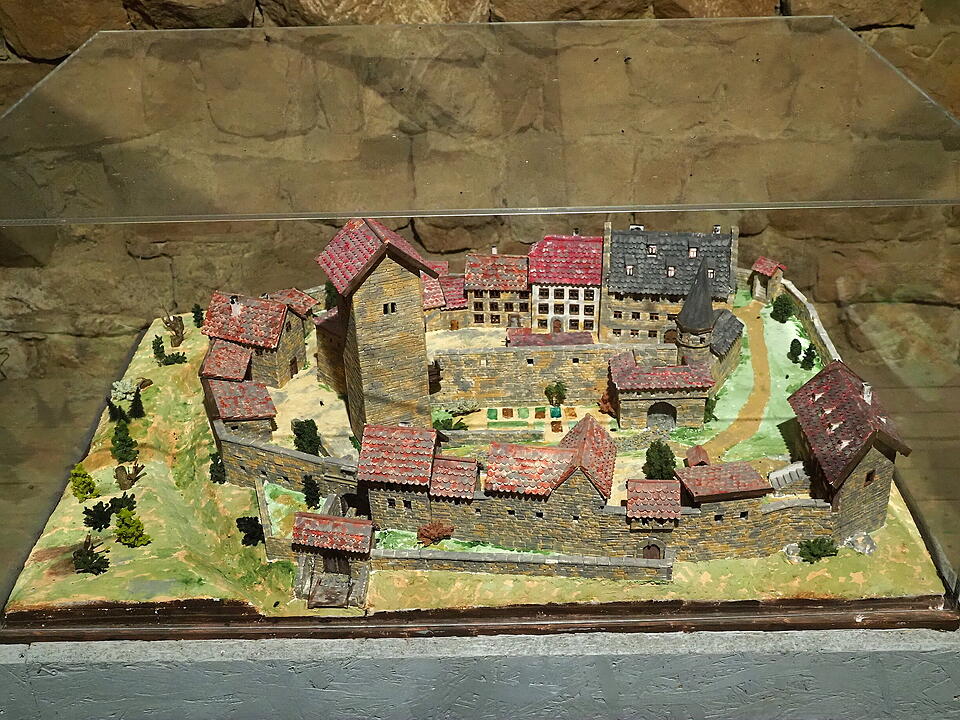 Die Lichtenburg ist eine Ruine auf dem Schloßberg.