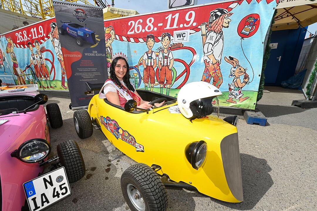 Nürnberger Frühlingsfest mit Rekordbesuch: 85 historische Traktoren auf Rundfahrt